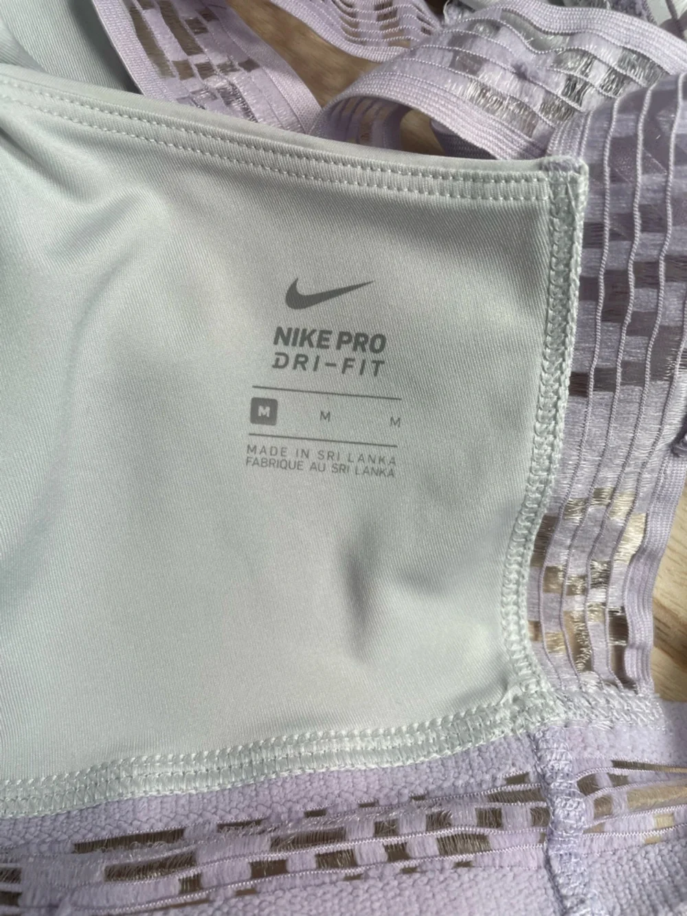 Nike Pro‎ Dri Fit Crop Top Womens Medium Gray Lavender Athletic Gym - Picture 4 of 6